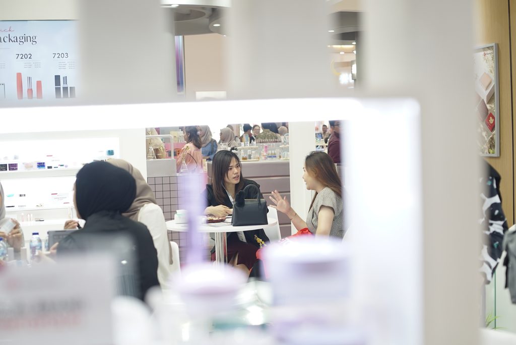 Address prospective customers’ questions and requirements